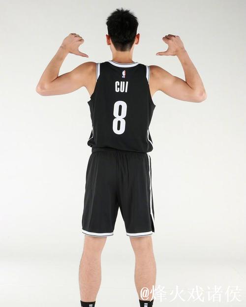 崔永熙新赛季身披8号球衣 官方身高确定为1米98